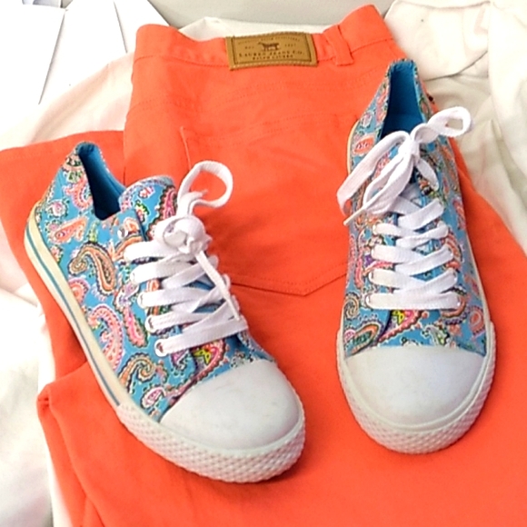 Airwalk Shoes - Women's Airwalk paisley shoes size 6.5